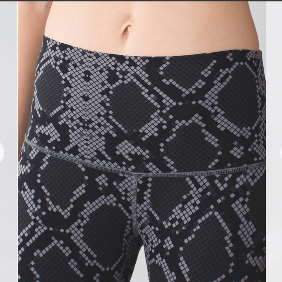 LULULEMON Hi-Rise Wunder Under Snake Leggings - Picture 4 of 13